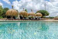 Bazén v ubytovaní Cal Tio 1 Agroturismo YourHouse alebo v jeho blízkosti