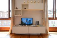 Televízia a/alebo spoločenská miestnosť v ubytovaní Duomo Center Apartment
