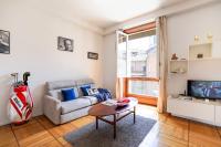 Televízia a/alebo spoločenská miestnosť v ubytovaní Duomo Center Apartment