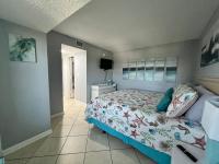 ein Schlafzimmer mit einem Bett und einem gefliesten Boden in der Unterkunft Oceanfront Luxury 2BR King Suite Atlantica Resort in Myrtle Beach