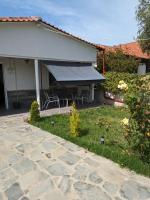 Vonkajšia záhrada v ubytovaní Ferienhaus "Arizones", Nea Kallikratia, Chalkidiki