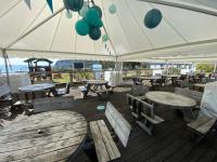 Εστιατόριο ή άλλο μέρος για φαγητό στο Whitecliff Bay Holiday Park - Most popular location near Pools, Clubs and Beach