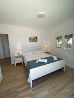 Posteľ alebo postele v izbe v ubytovaní Independent Villa BEACH HOUSE EL BOSQUE