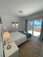 Posteľ alebo postele v izbe v ubytovaní Independent Villa BEACH HOUSE EL BOSQUE
