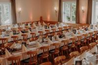 Ресторан / где поесть в Gastwirtschaft & Hotel Doll