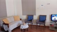 TV a/nebo společenská místnost v ubytování Extremely comfy apt with spacious private terrace 10min walk to the beach & in Town