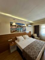 Postel nebo postele na pokoji v ubytování Lucid Hotel
