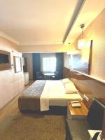 Postel nebo postele na pokoji v ubytování Lucid Hotel