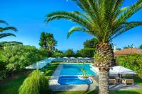 Bazén v ubytovaní Hotel Hanioti Village Spa alebo v jeho blízkosti