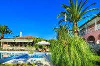 Bazén v ubytovaní Hotel Hanioti Village Spa alebo v jeho blízkosti