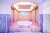 Kúpeľňa v ubytovaní Hotel Hanioti Village Spa