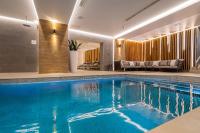 Bazén v ubytování The Victoria Hotel & Source Spa nebo v jeho okolí
