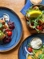 tres platos de comida en una mesa de madera en Crown and Anchor Inn, en Findhorn