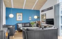 TV a/nebo společenská místnost v ubytování Holiday Home Rævebæk Sydals Denm