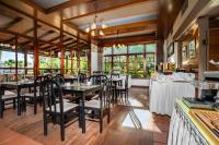 Reštaurácia alebo iné gastronomické zariadenie v ubytovaní Hotel Hanioti Village Spa