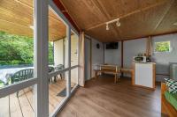 Kuchnia lub aneks kuchenny w obiekcie Camping Le Mont Libre - Cottage & espace nature - Gannat