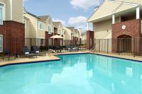 Residence Inn Atlanta Airport North/Virginia Avenueの敷地内または近くにあるプール