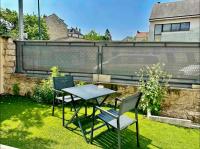 Vonkajšia záhrada v ubytovaní Escapade Relaxante - Spa - Jacuzzi - Sauna - Privés