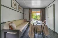 Część wypoczynkowa w obiekcie Camping Le Mont Libre - Cottage & espace nature - Gannat