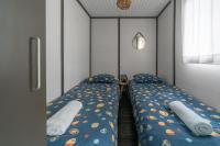 Łóżko lub łóżka w pokoju w obiekcie Camping Le Mont Libre - Cottage & espace nature - Gannat
