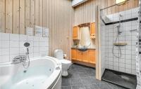 Koupelna v ubytování Holiday Home Klokkegrund Ebeltoft Vi