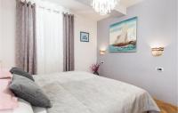 Posteľ alebo postele v izbe v ubytovaní Stunning Apartment In Kastav With Wifi