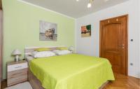 Posteľ alebo postele v izbe v ubytovaní Stunning Apartment In Kastav With Wifi