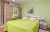 Posteľ alebo postele v izbe v ubytovaní Stunning Apartment In Kastav With Wifi