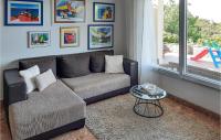Posezení v ubytování Three-Bedroom Holiday Home In Crkvice