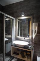 Kúpeľňa v ubytovaní Log In Rooms