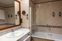 A bathroom at Hotel IPV Palace & Spa - Adults Recommended