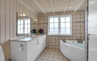 Koupelna v ubytování 3 Bedroom Beautiful Home In Slagelse