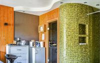 Kuchyňa alebo kuchynka v ubytovaní Awesome Apartment In Rewal With Kitchen