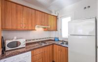 Kuchyň nebo kuchyňský kout v ubytování Cozy Apartment In Roquetas De Mar