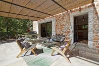 Ein Patio oder anderer Außenbereich in der Unterkunft Villa Cinsault, un bijou pour votre séjour en Provence Verte