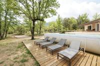 Der Swimmingpool an oder in der Nähe von Villa Cinsault, un bijou pour votre séjour en Provence Verte