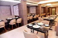 Khu vực ghế ngồi tại Hotel Rishiraj, Nagaon