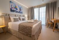 Elegant Maltepe by Travel Pro Services - Kallithea Halkidikiにあるベッド