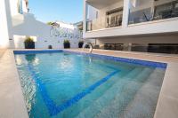 Elegant Maltepe by Travel Pro Services - Kallithea Halkidikiの敷地内または近くにあるプール