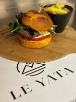 Jídlo v hotelu nebo okolí