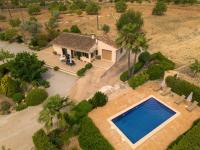 Bazén v ubytování Villa Cas Frares by Slow Villas nebo v jeho okolí