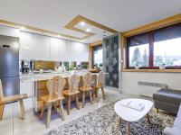 Kuchyňa alebo kuchynka v ubytovaní VisitZakopane - Tatrzański Apartment