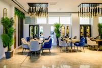 Гостиная зона в Elitte Inn & Suites