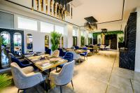 Гостиная зона в Elitte Inn & Suites