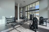 Fitness centrum a/nebo fitness zařízení v ubytování GuestReady - Sunny Retreat near Dubai Frame
