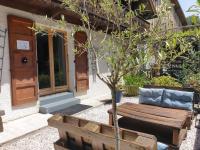 Posedenie v ubytovaní Le Chalet du BioT