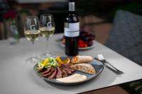 Jídlo v penzionu nebo okolí