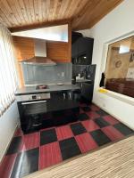 Kuchyň nebo kuchyňský kout v ubytování DINEVI APARTMENTS