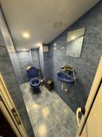 Koupelna v ubytování DINEVI APARTMENTS