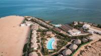 una vista aérea de un resort en la playa en La Crique Nature &amp; Spa, en Dakhla